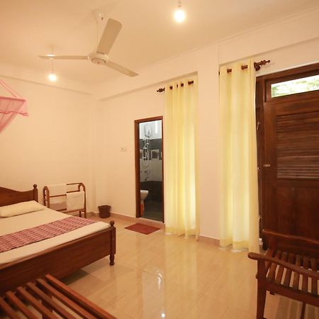 Renuka Inn Канди Экстерьер фото