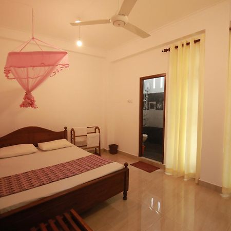 Renuka Inn Канди Экстерьер фото