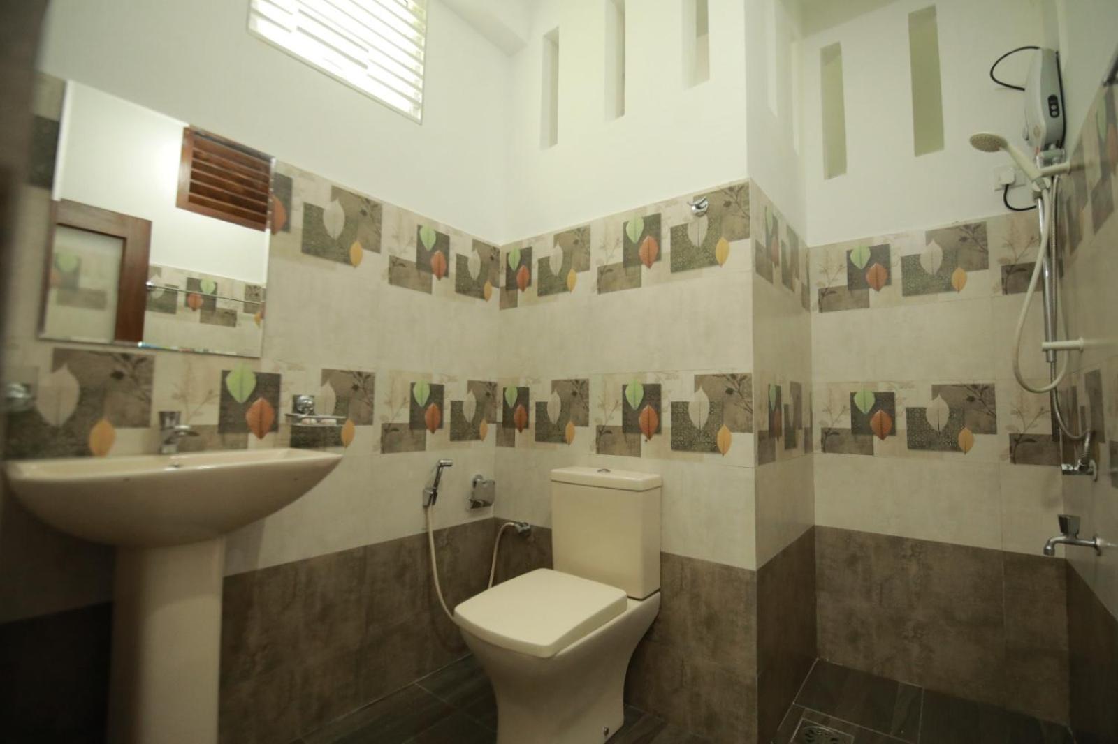 Renuka Inn Канди Экстерьер фото