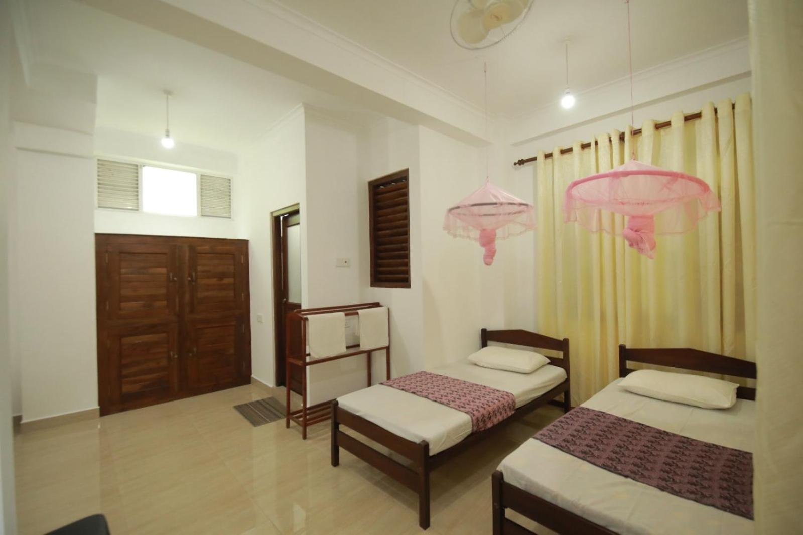 Renuka Inn Канди Экстерьер фото