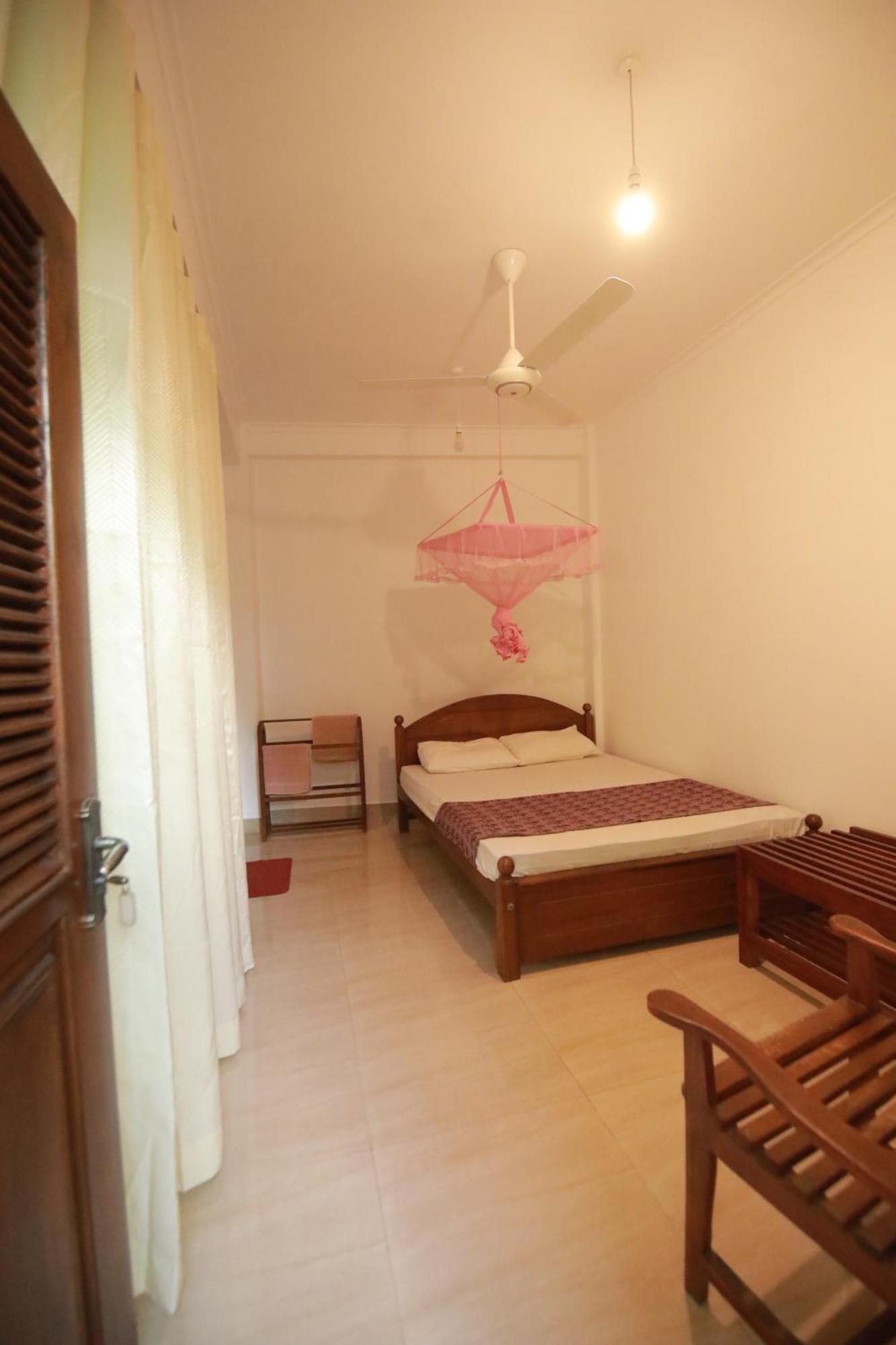 Renuka Inn Канди Экстерьер фото