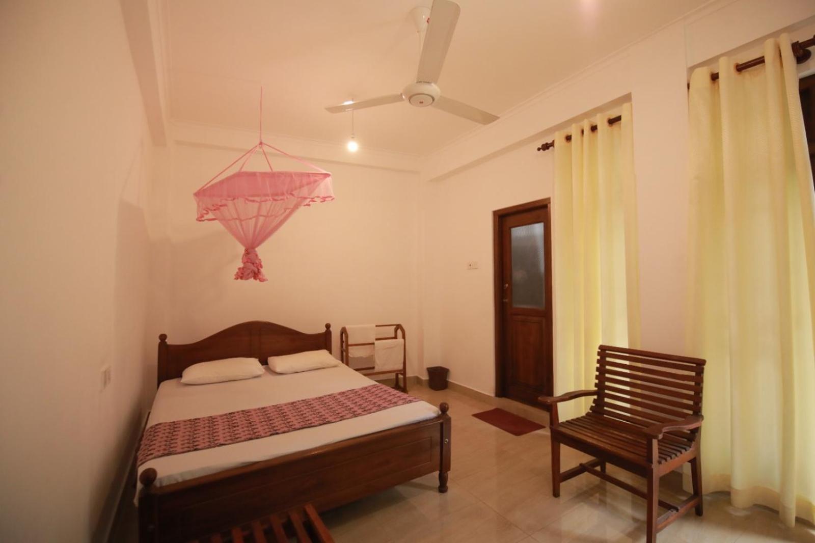 Renuka Inn Канди Экстерьер фото