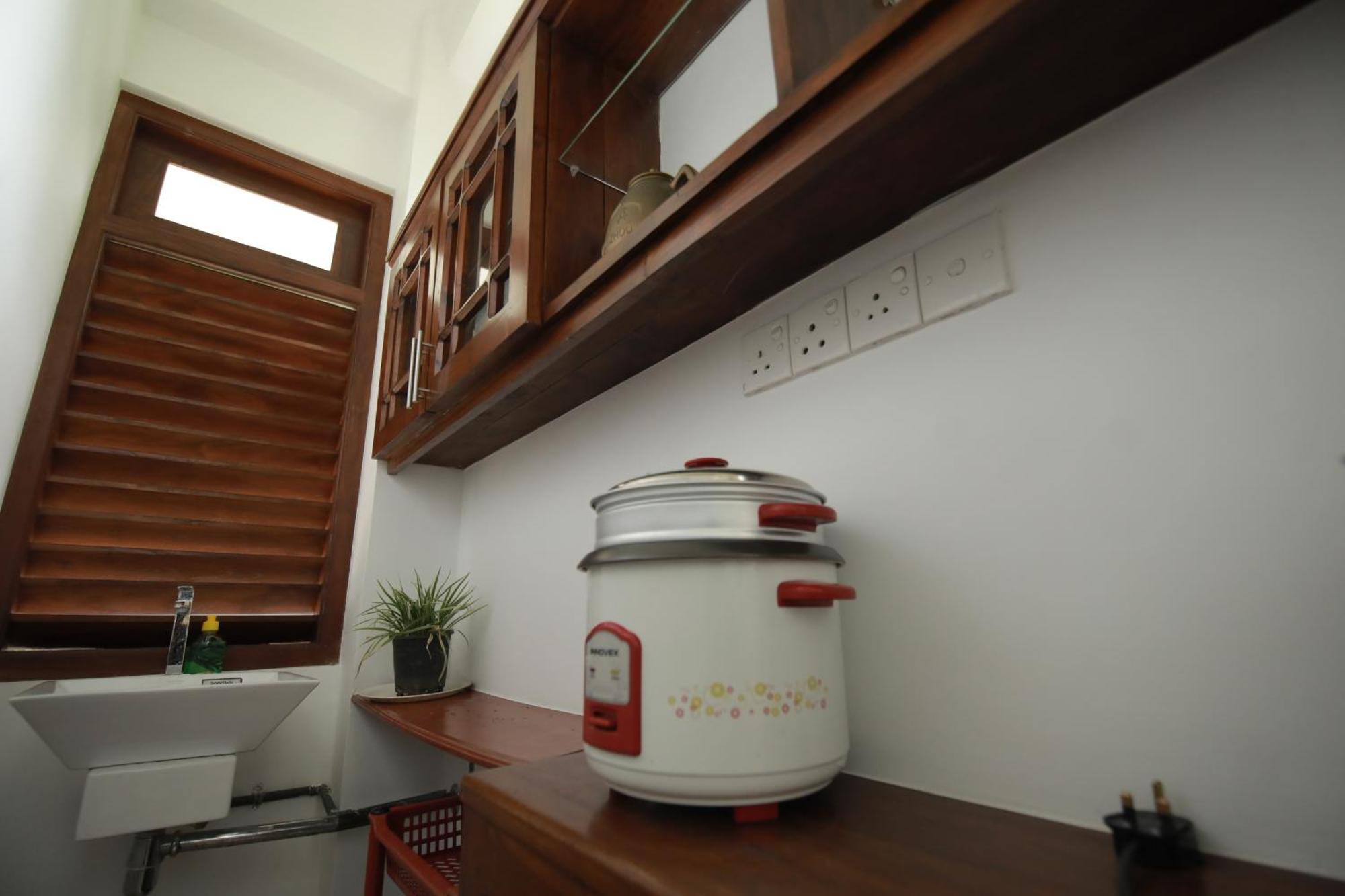 Renuka Inn Канди Экстерьер фото