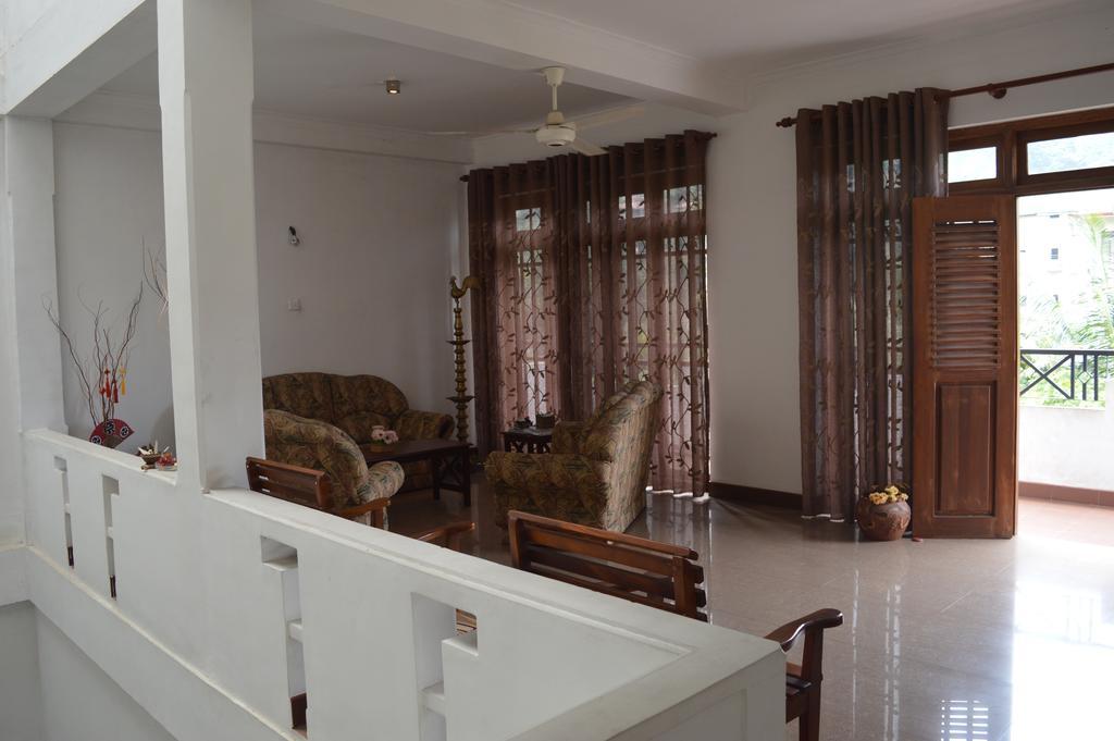 Renuka Inn Канди Экстерьер фото